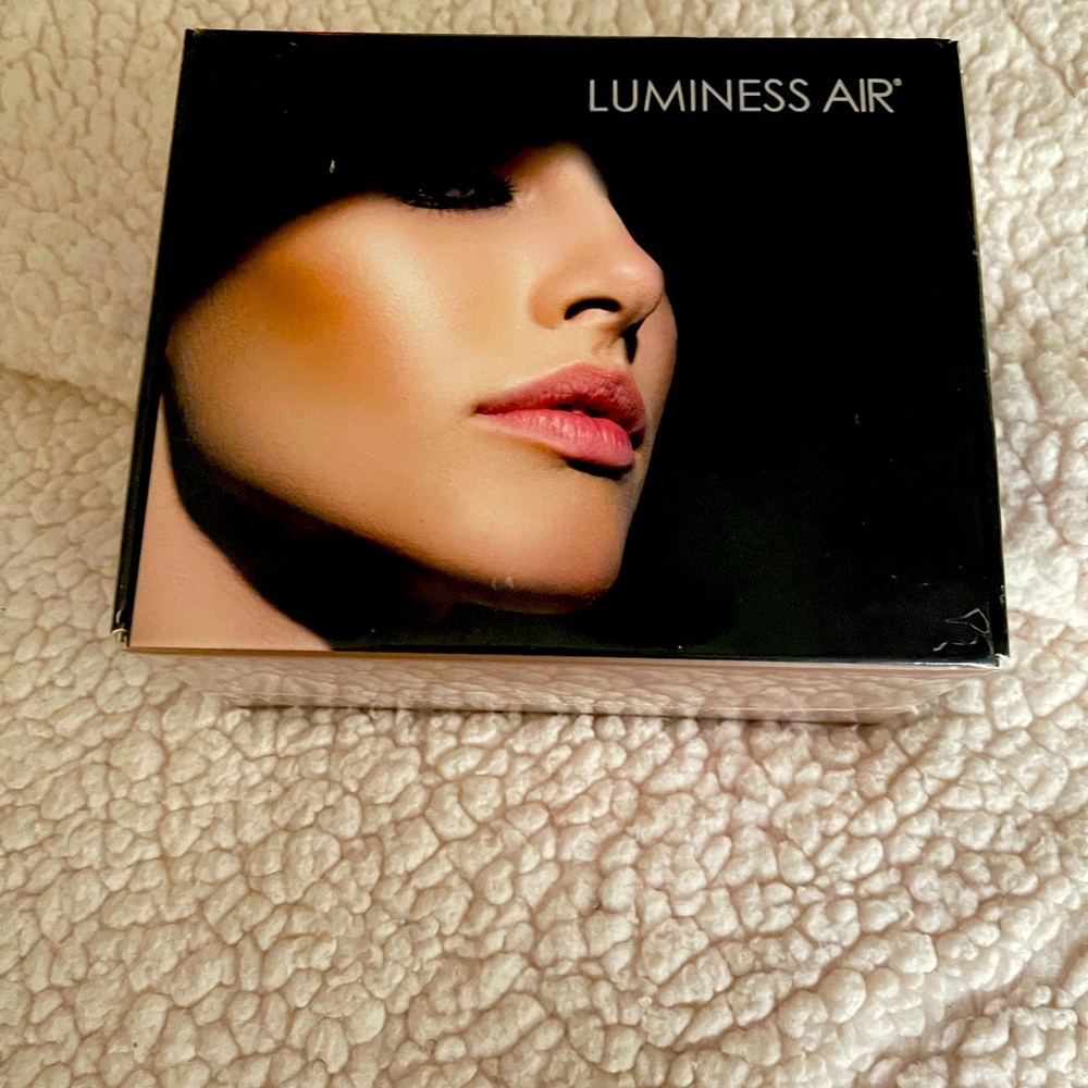 Factory Sealed LUMINESS Airbrush Cosmetics System (make an offer)